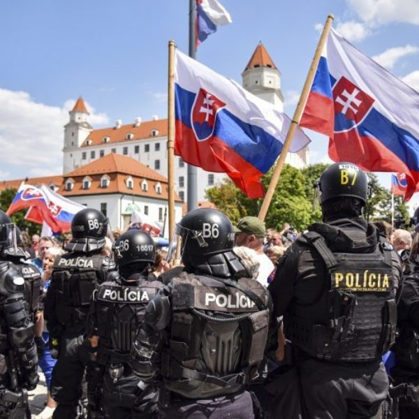Police slovakia protest