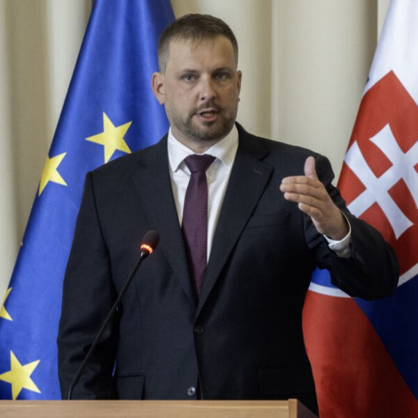 4 e277f01aeaa899d92969010988c2ab9051af0f78