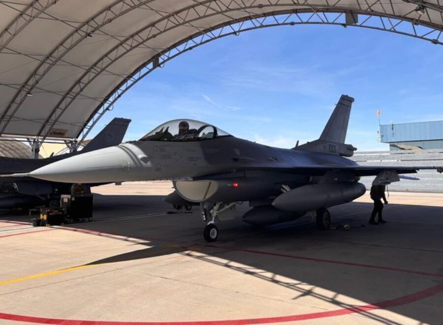 F16