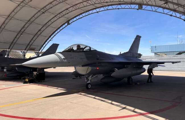 F16
