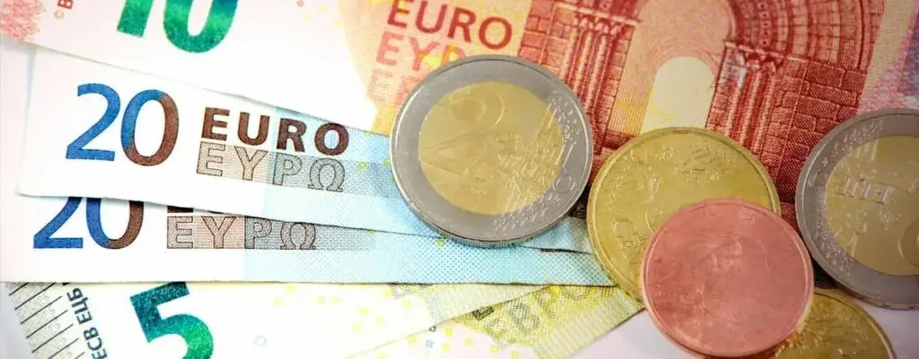 Euro notes and coins Photo by Pixabay 1024x684 jpg