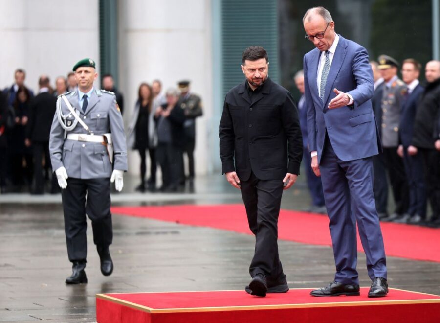Zselét irányítják