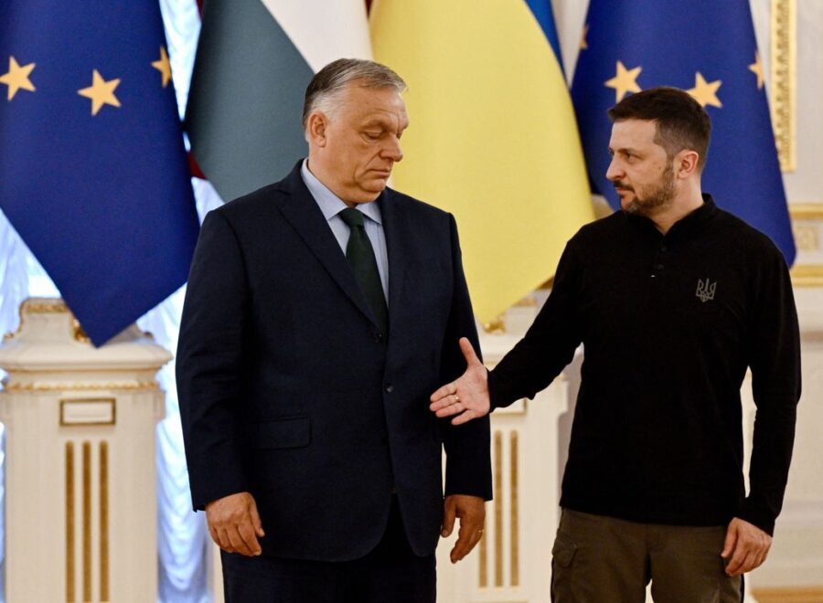 Orbán és zelenszkij kézfogás