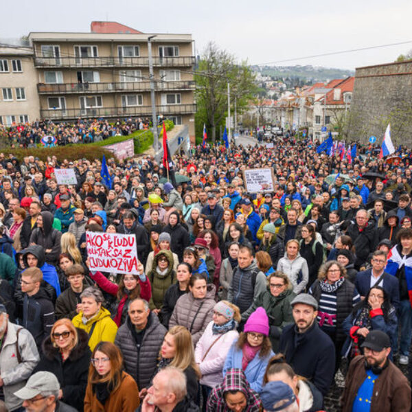 Protest nrsr bratislava clanok W