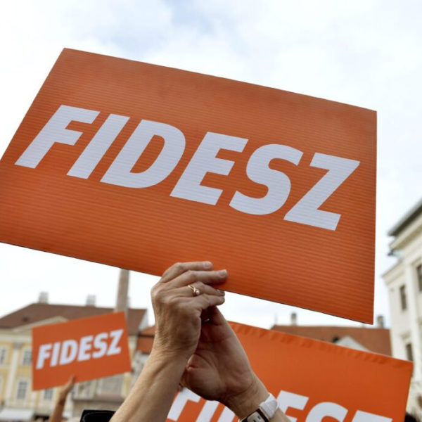 Fidesz tabla magyar hirlap