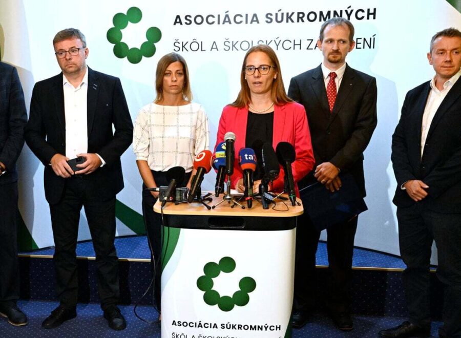 Magan és egyhazi sikolak