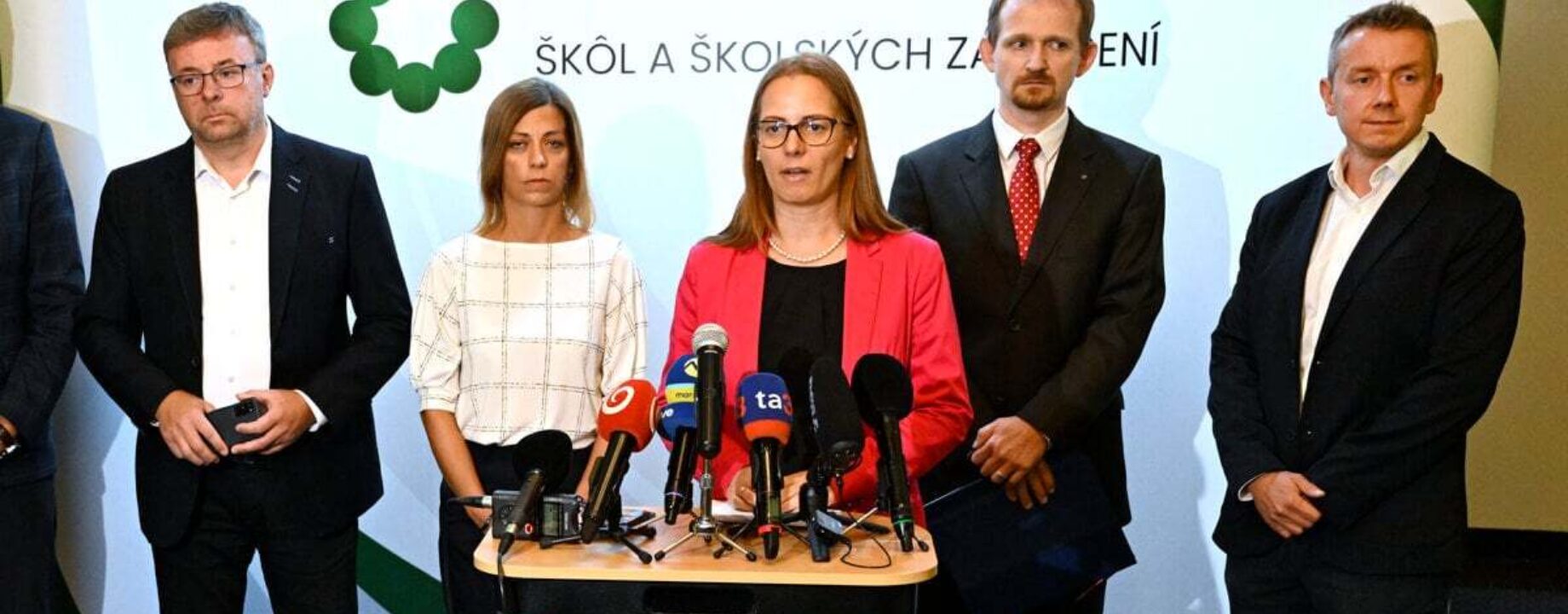 Magan és egyhazi sikolak