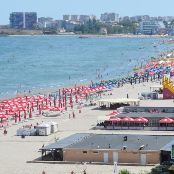 Mamaia beach september 2013 1 e1755756870927 2048x1150