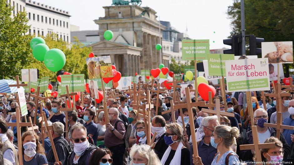 Életpárti tüntetés abortuszellenes Deutsche Welle